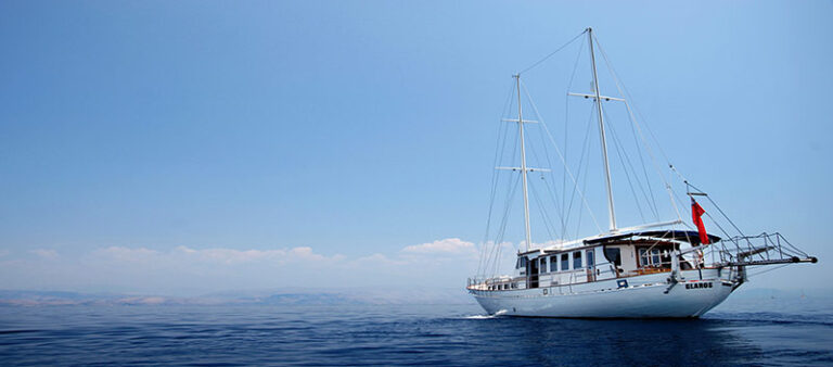 yacht surveyor greece